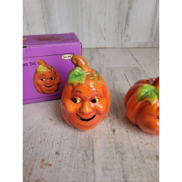 Vintage anthropomorphic pumpkin salt pepper shaker Halloween set decor - Picture 2 of 7